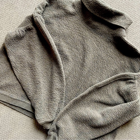 Lululemon turtleneck sweater in khaki green - Picture 1 of 3